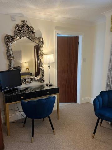 The Masons Arms Hotel Bridgend  Buitenkant foto