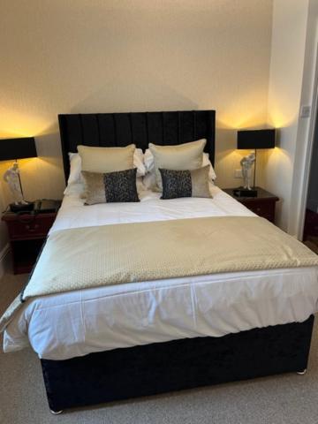 The Masons Arms Hotel Bridgend  Buitenkant foto