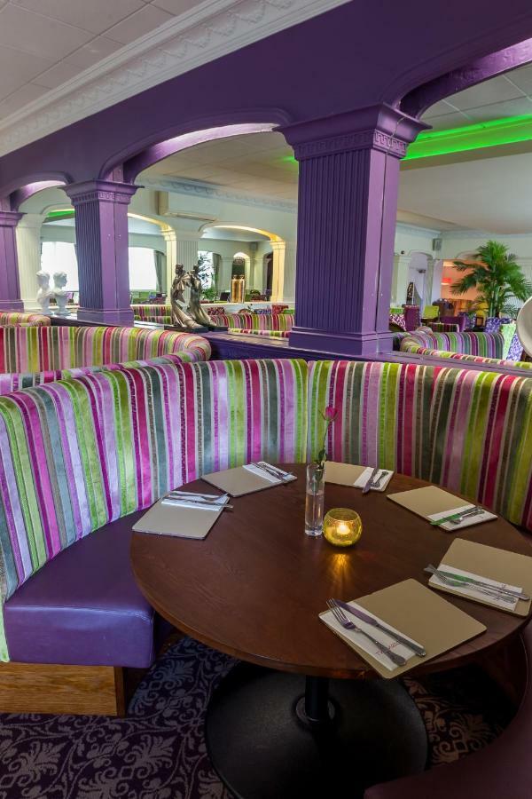 The Masons Arms Hotel Bridgend  Buitenkant foto