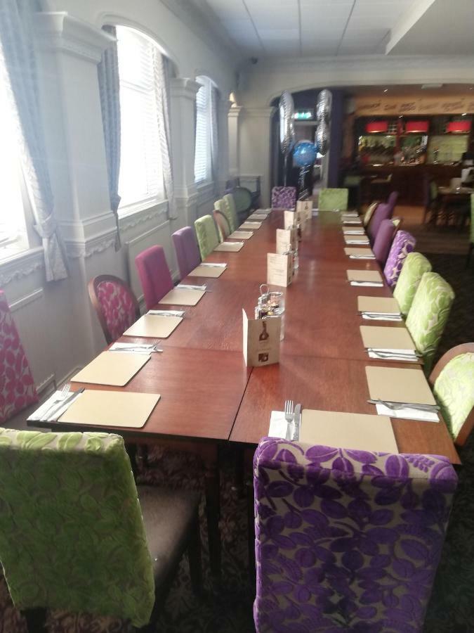 The Masons Arms Hotel Bridgend  Buitenkant foto
